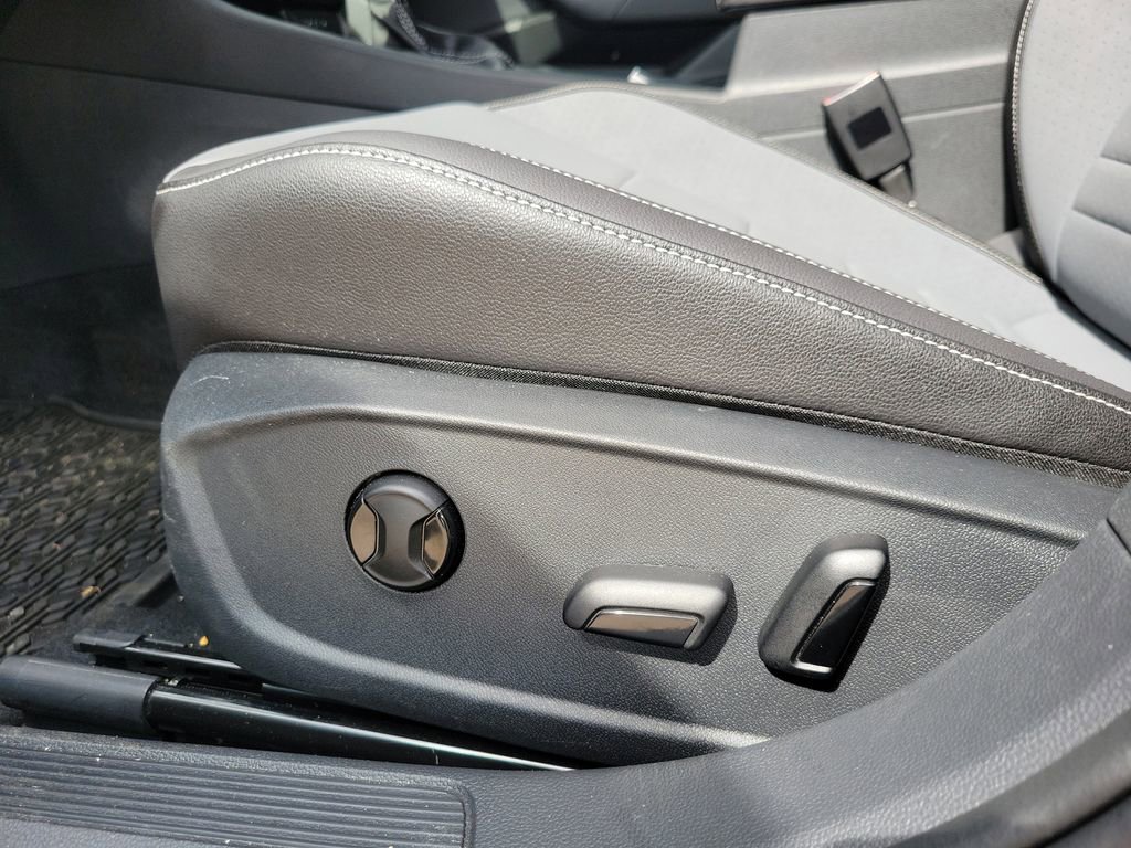 Used 2025 Volkswagen Jetta SE image 10