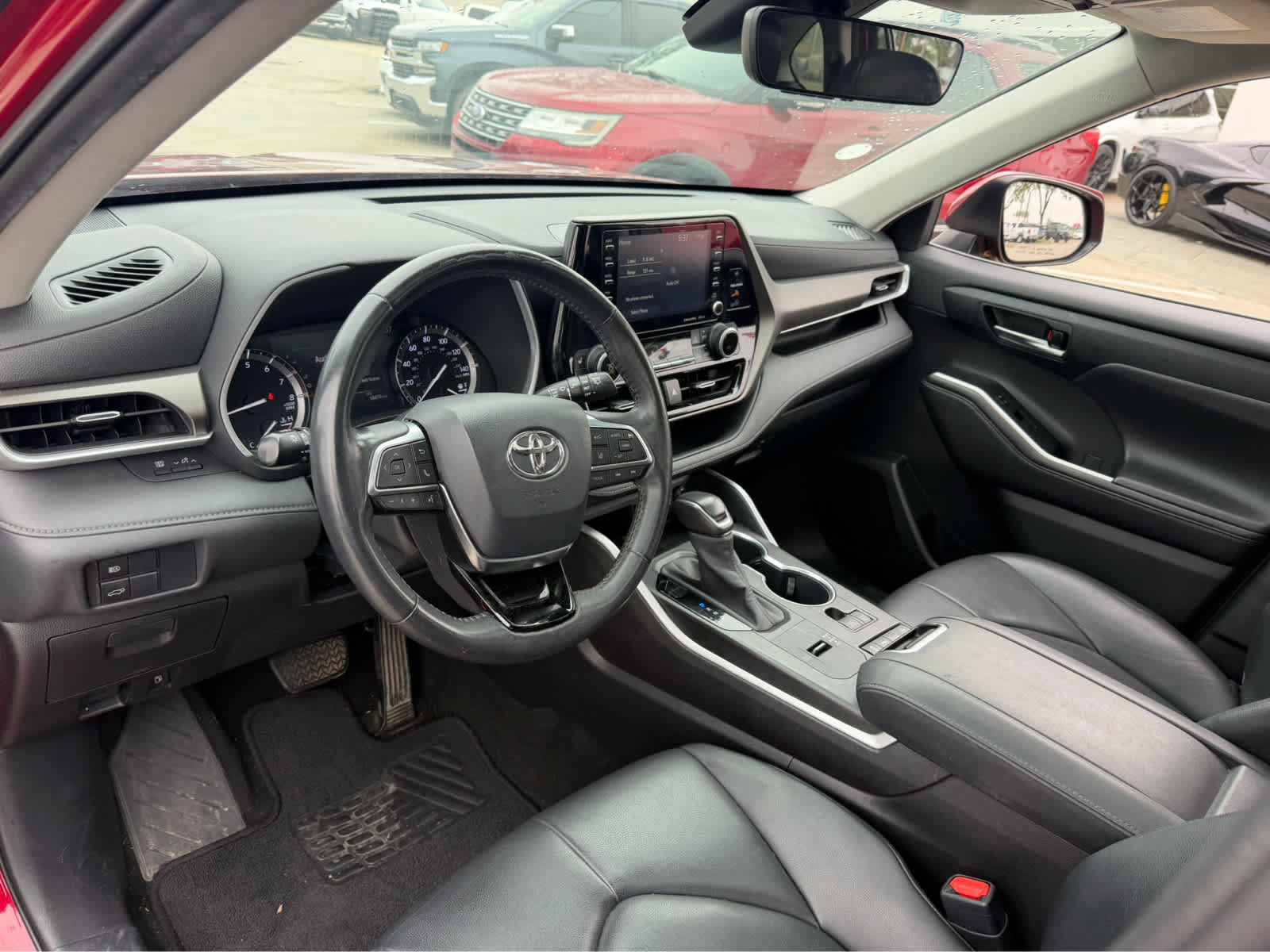 Used 2020 Toyota Highlander XLE FWD image 6