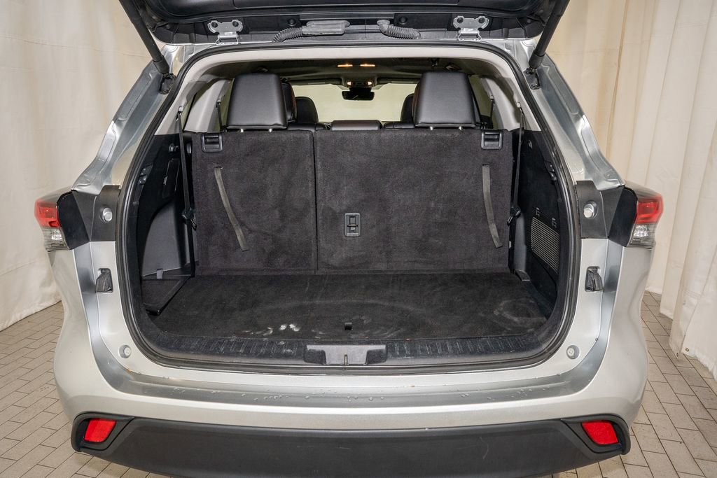 Used 2024 Toyota Highlander XLE image 6
