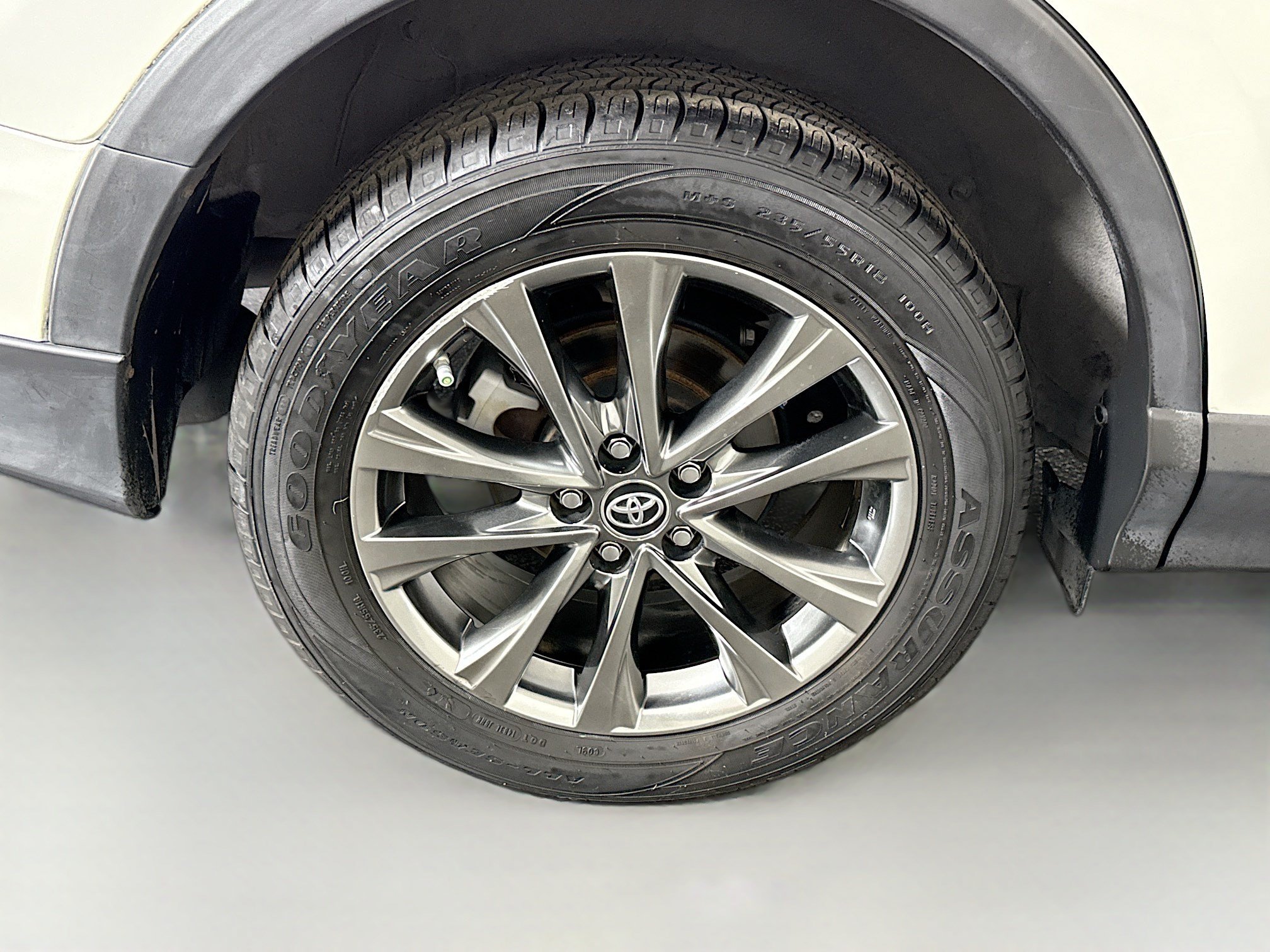 Used 2018 Toyota RAV4 Limited FWD image 33