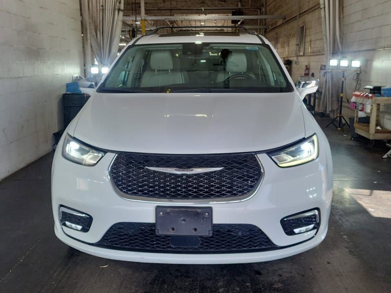 Used 2021 Chrysler Pacifica Limited w/ Premium & Safety Sphere Group AWD/4WD image 4