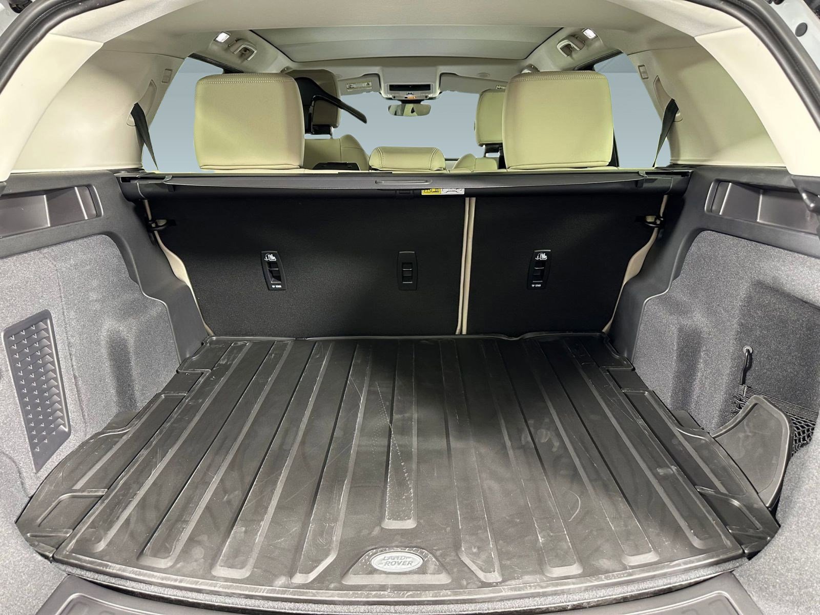 Used 2025 Land Rover Discovery Sport S image 22