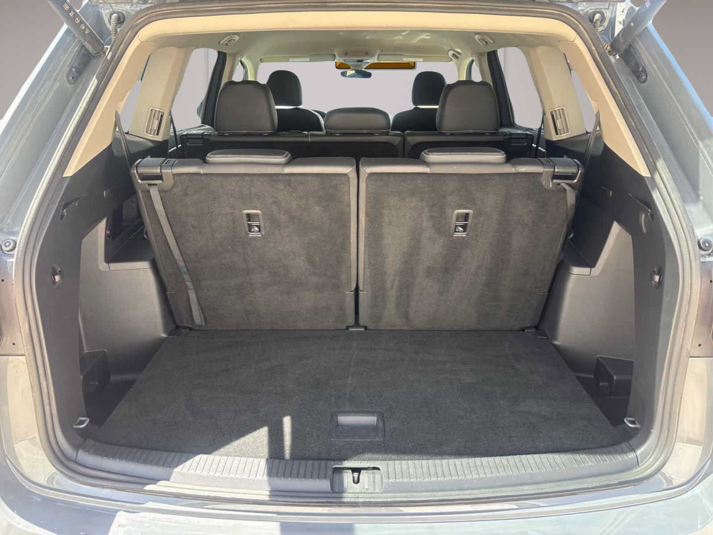 Used 2025 Volkswagen Atlas SE AWD/4WD image 18