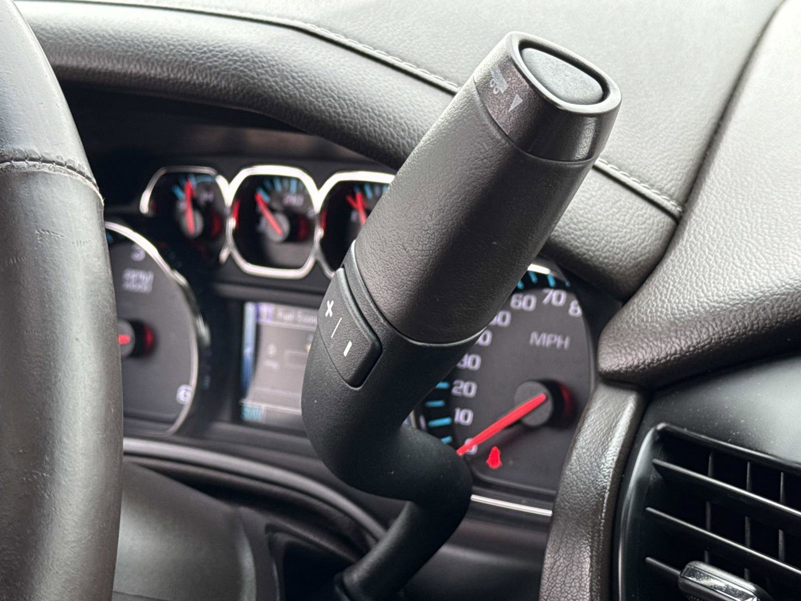 Used 2018 Chevrolet Suburban Premier image 7