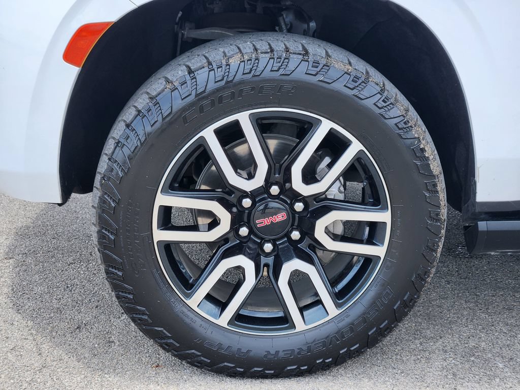 Certified 2023 GMC Yukon AT4 w/ AT4 Premium Plus Package AWD/4WD image 10