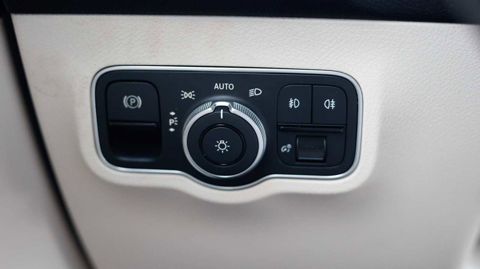 Certified 2023 Mercedes-Benz GLB 250 4MATIC image 38