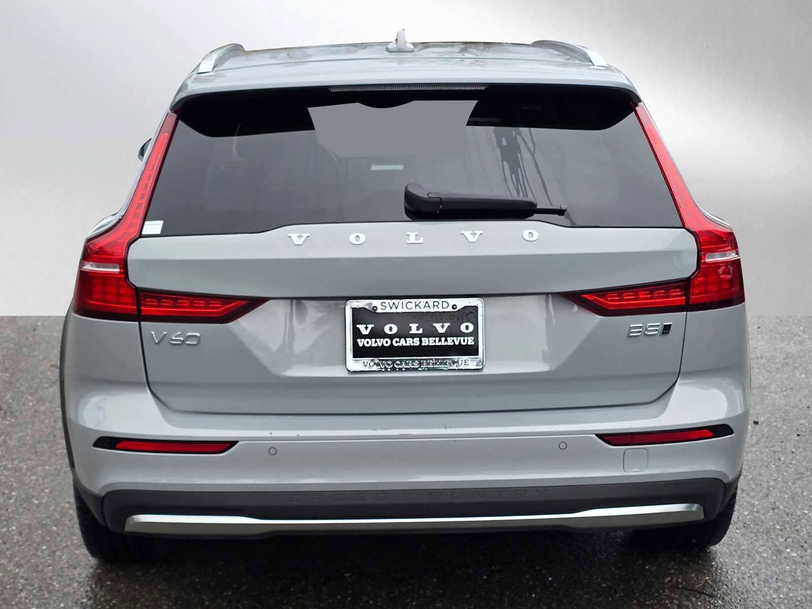 Certified 2025 Volvo V60 B5 Cross Country Plus image 4