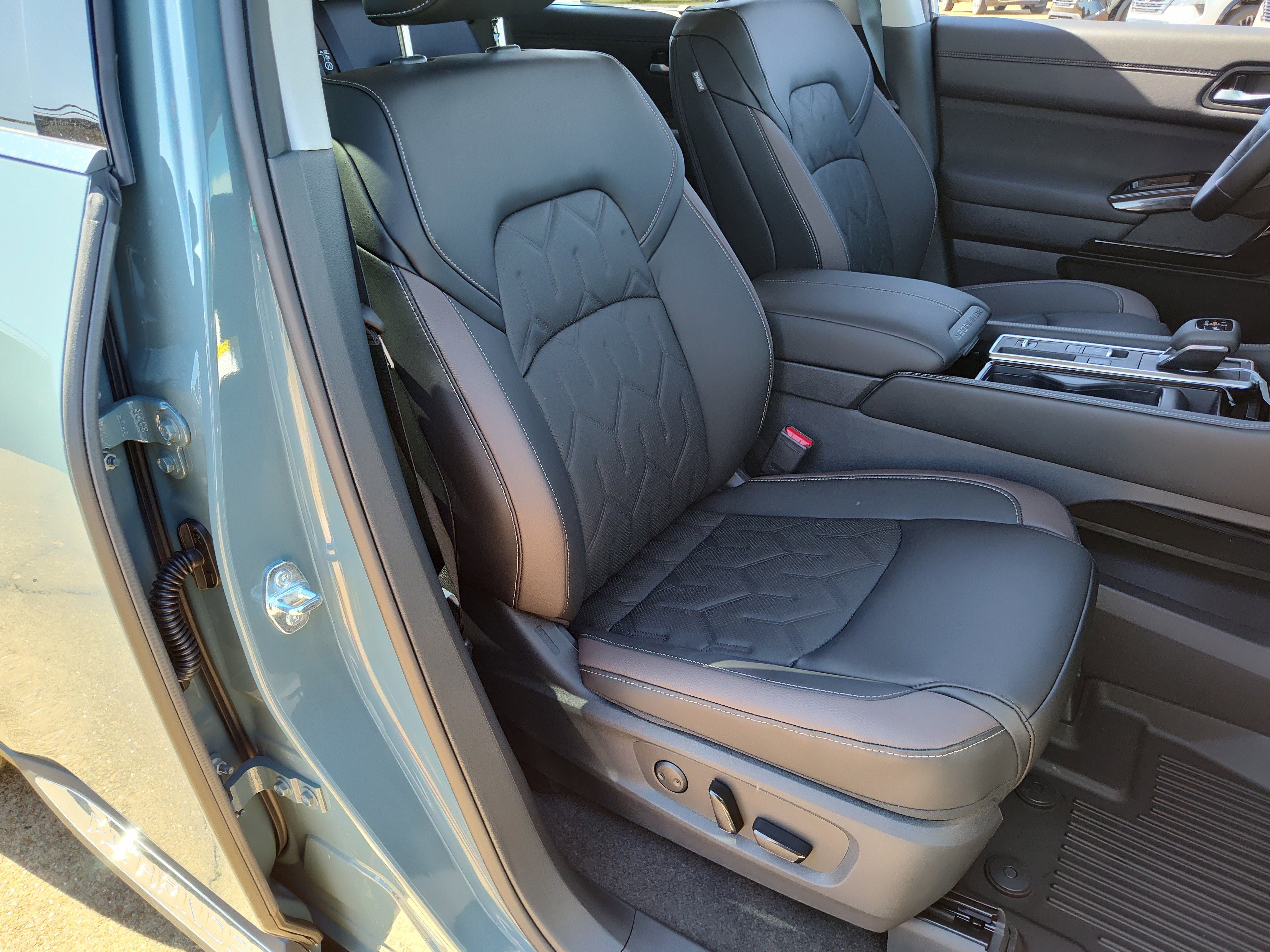 New 2026 Nissan Pathfinder Platinum image 13