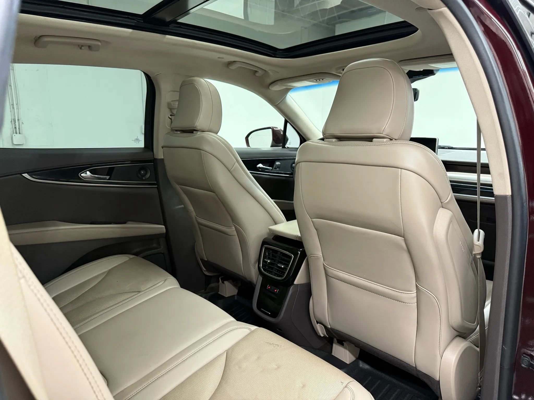 Used 2021 Lincoln Nautilus Reserve w/ Class II Trailer Tow Package image 38