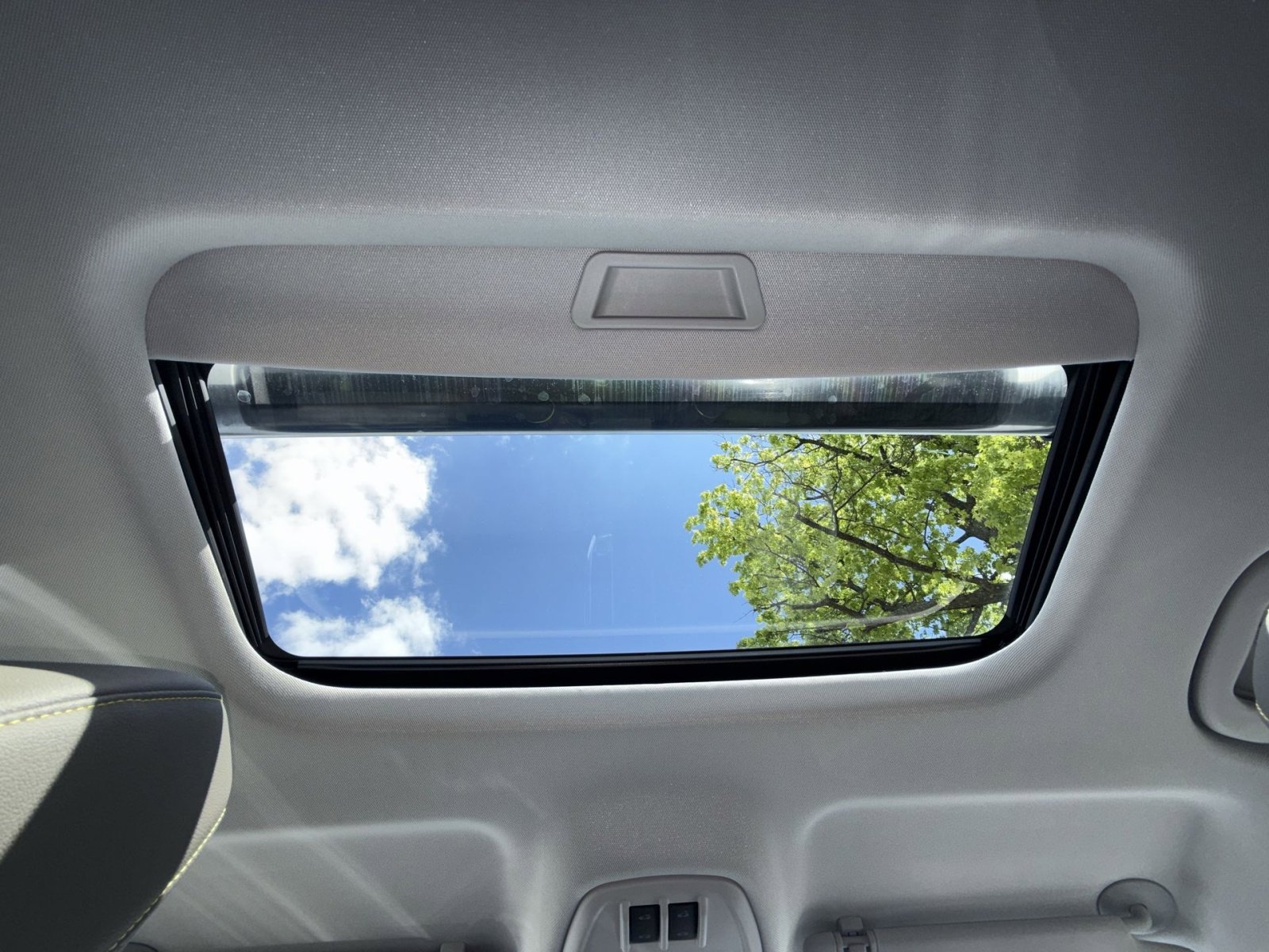 Used 2026 Chevrolet Trax ACTIV w/ Sunroof Package FWD image 23