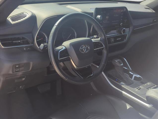 Used 2021 Toyota Highlander XSE image 12
