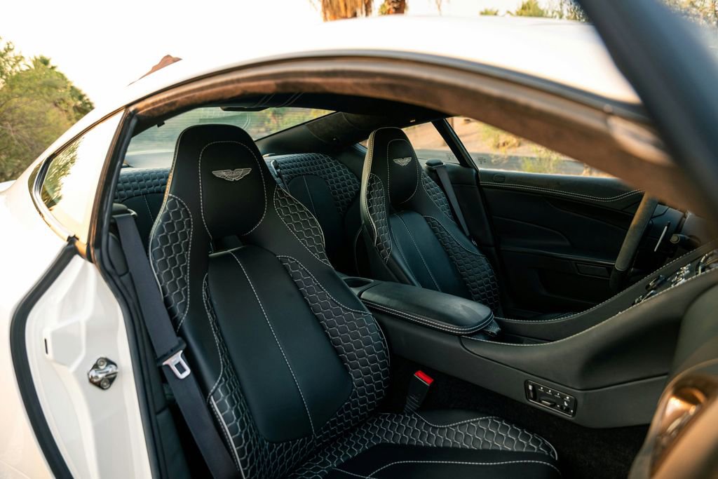 Used 2015 Aston Martin Vanquish Coupe image 38