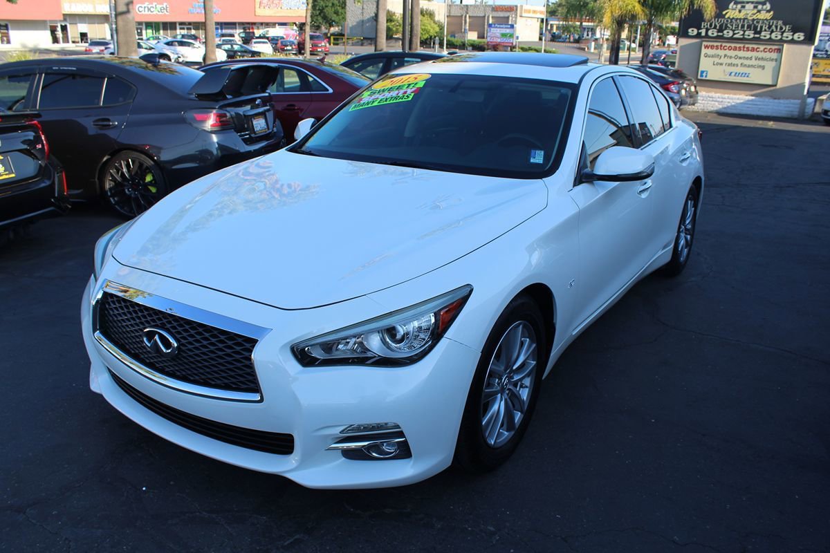 Used 2015 INFINITI Q50 w/ Moonroof Package RWD image 4