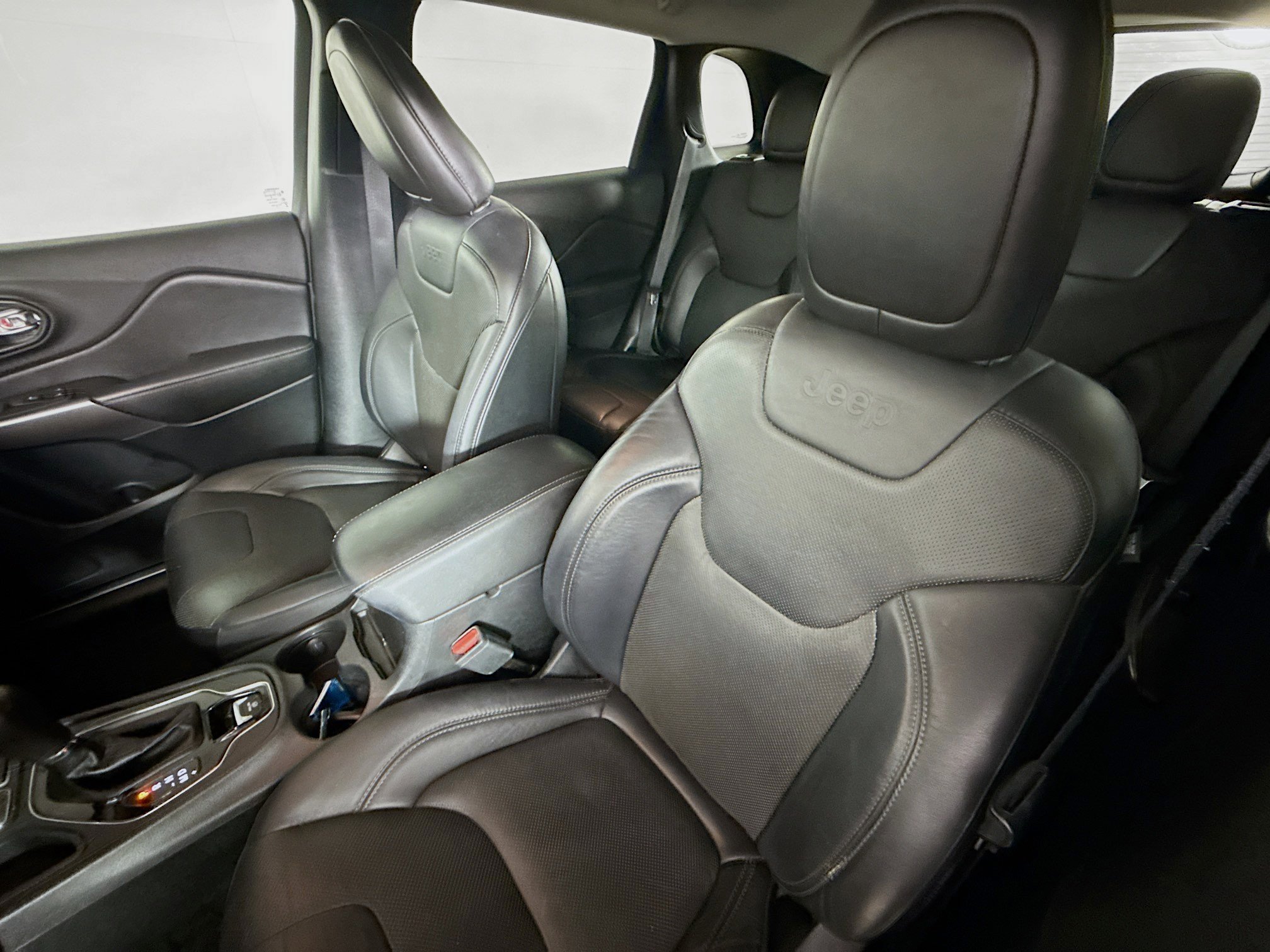 Used 2020 Jeep Cherokee Limited FWD image 25