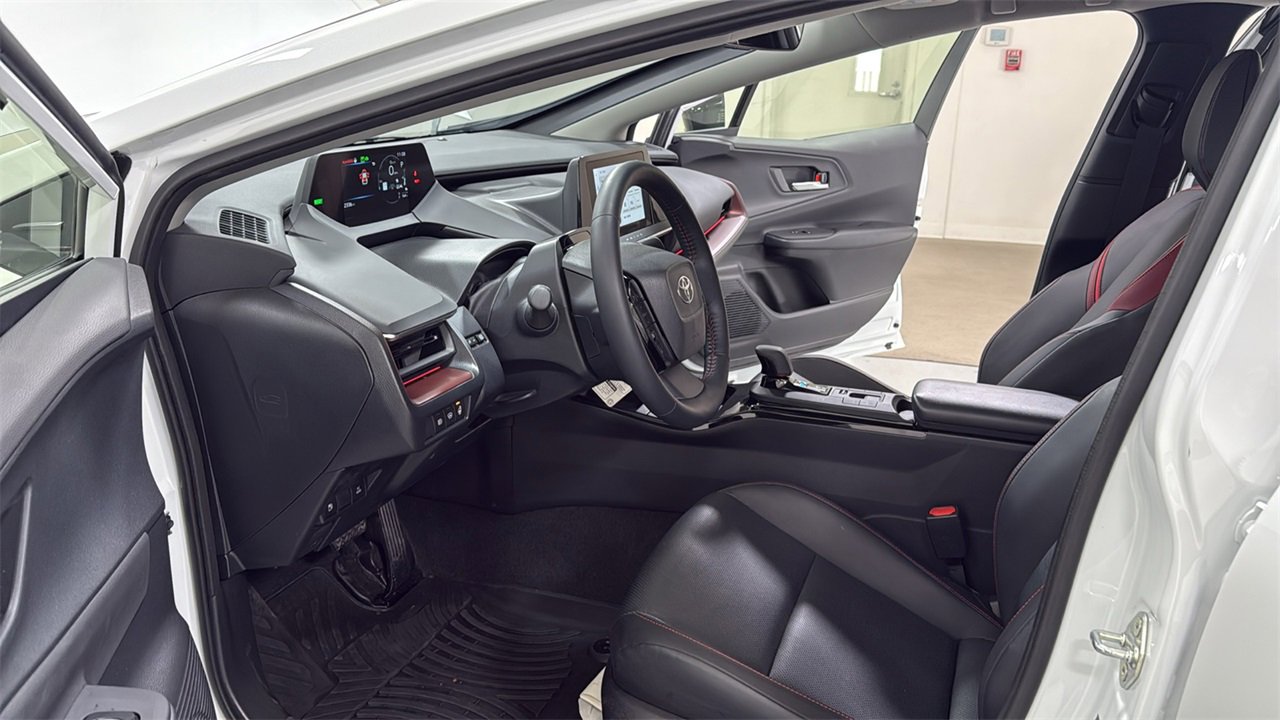 Used 2025 Toyota Prius XSE image 12
