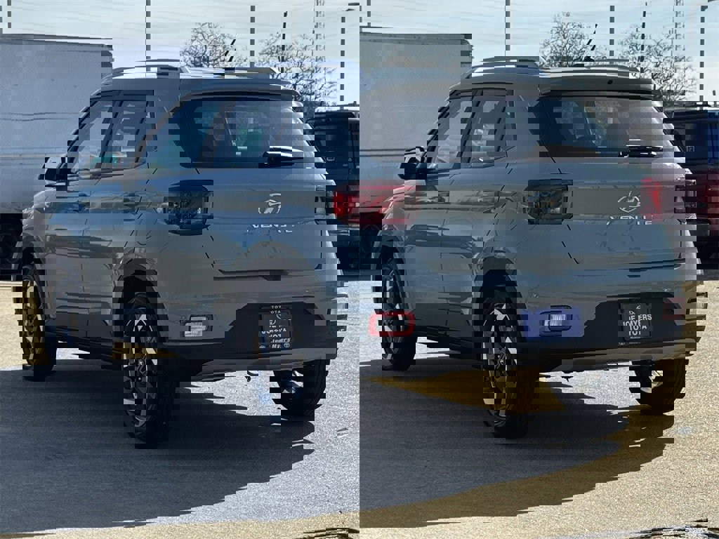 Used 2025 Hyundai Venue SEL image 7