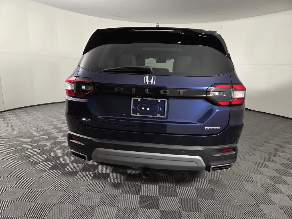 Used 2025 Honda Pilot Touring image 5