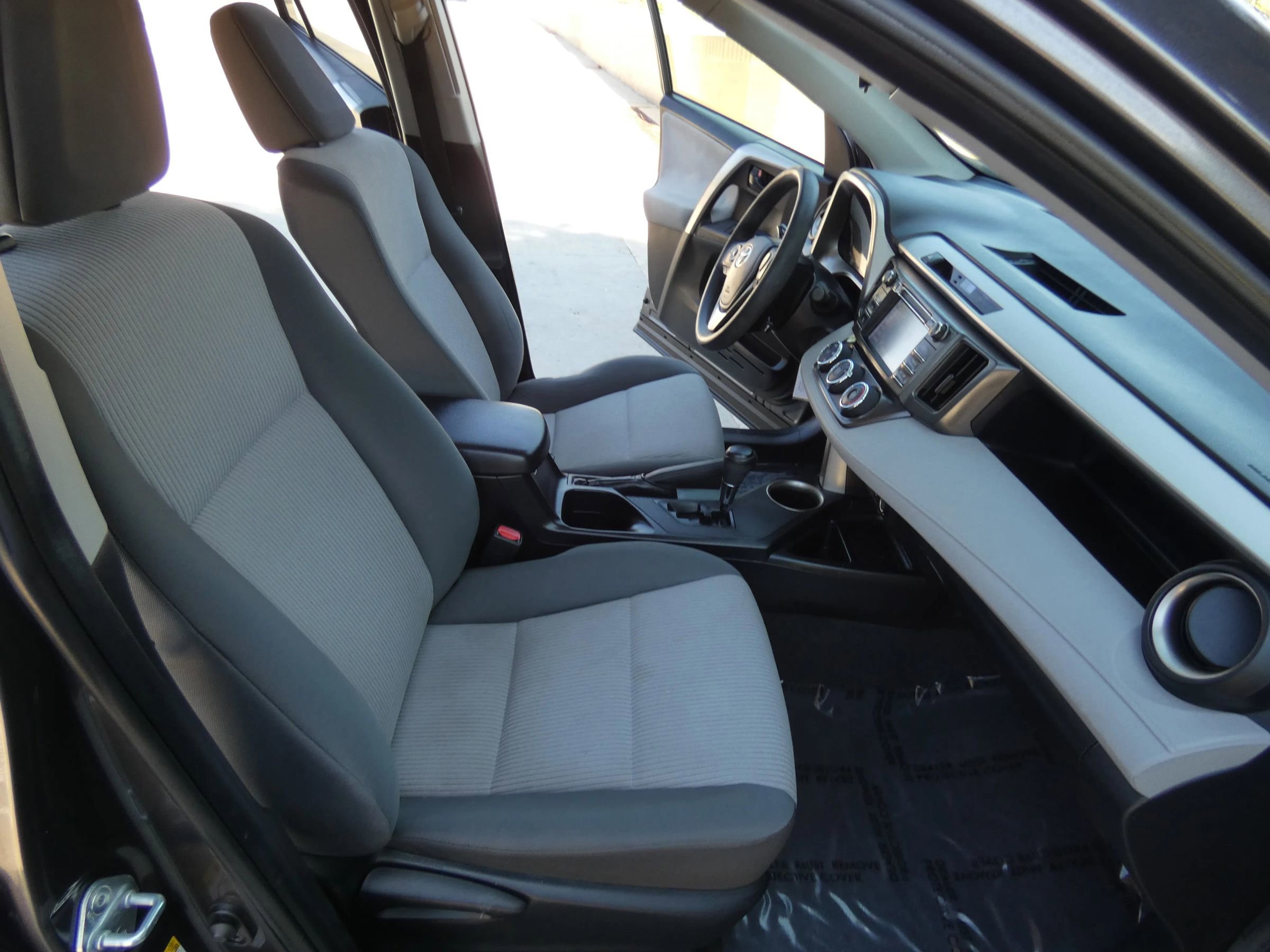 Used 2015 Toyota RAV4 LE image 25