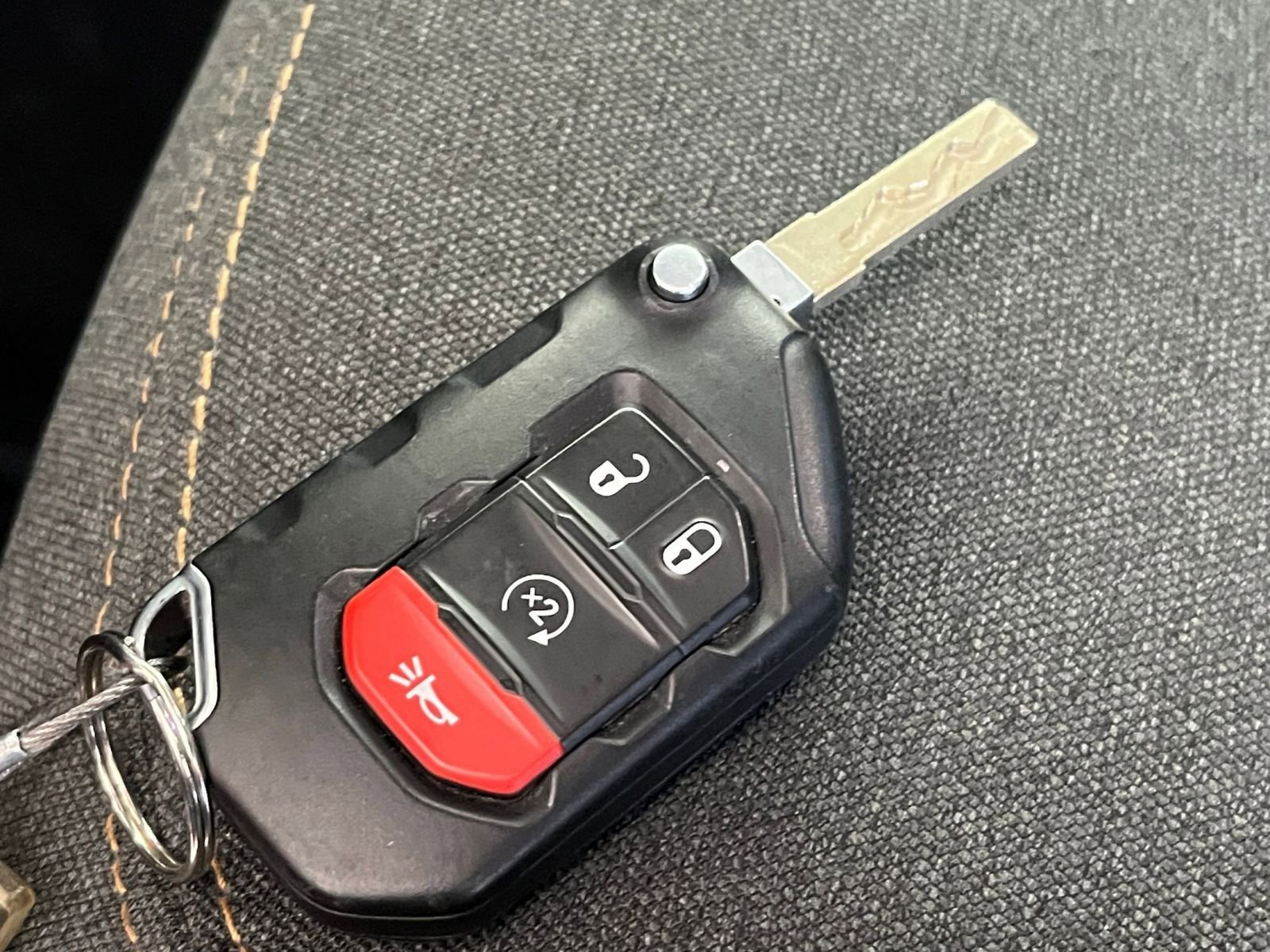 Used 2025 Jeep Wrangler Sahara image 22