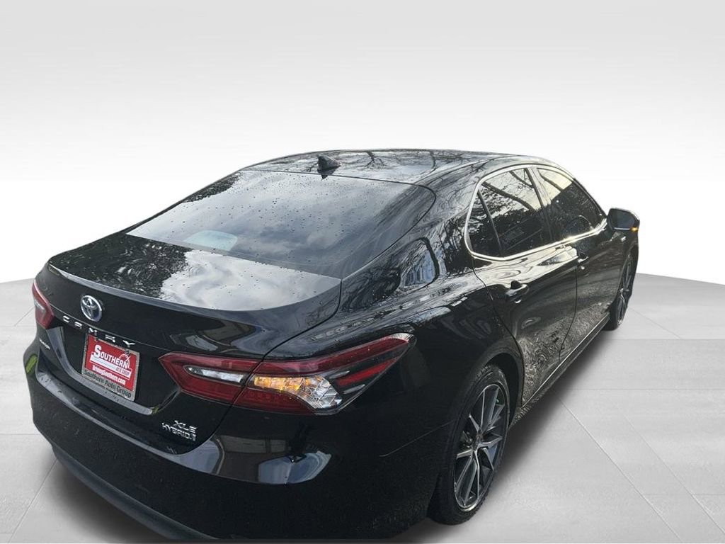 Used 2021 Toyota Camry XLE image 4