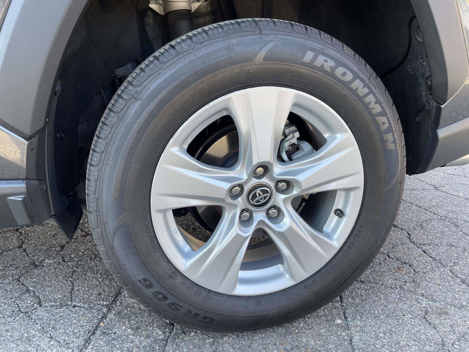 Used 2021 Toyota RAV4 XLE image 29