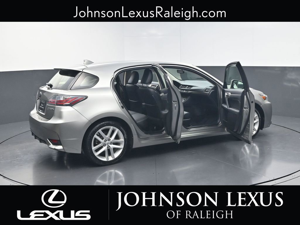 Used 2017 Lexus CT 200h image 31