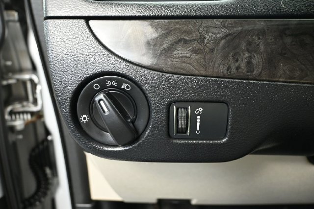 Used 2012 Dodge Grand Caravan SXT FWD image 22