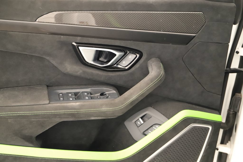 Used 2023 Lamborghini Urus Performante AWD/4WD image 22