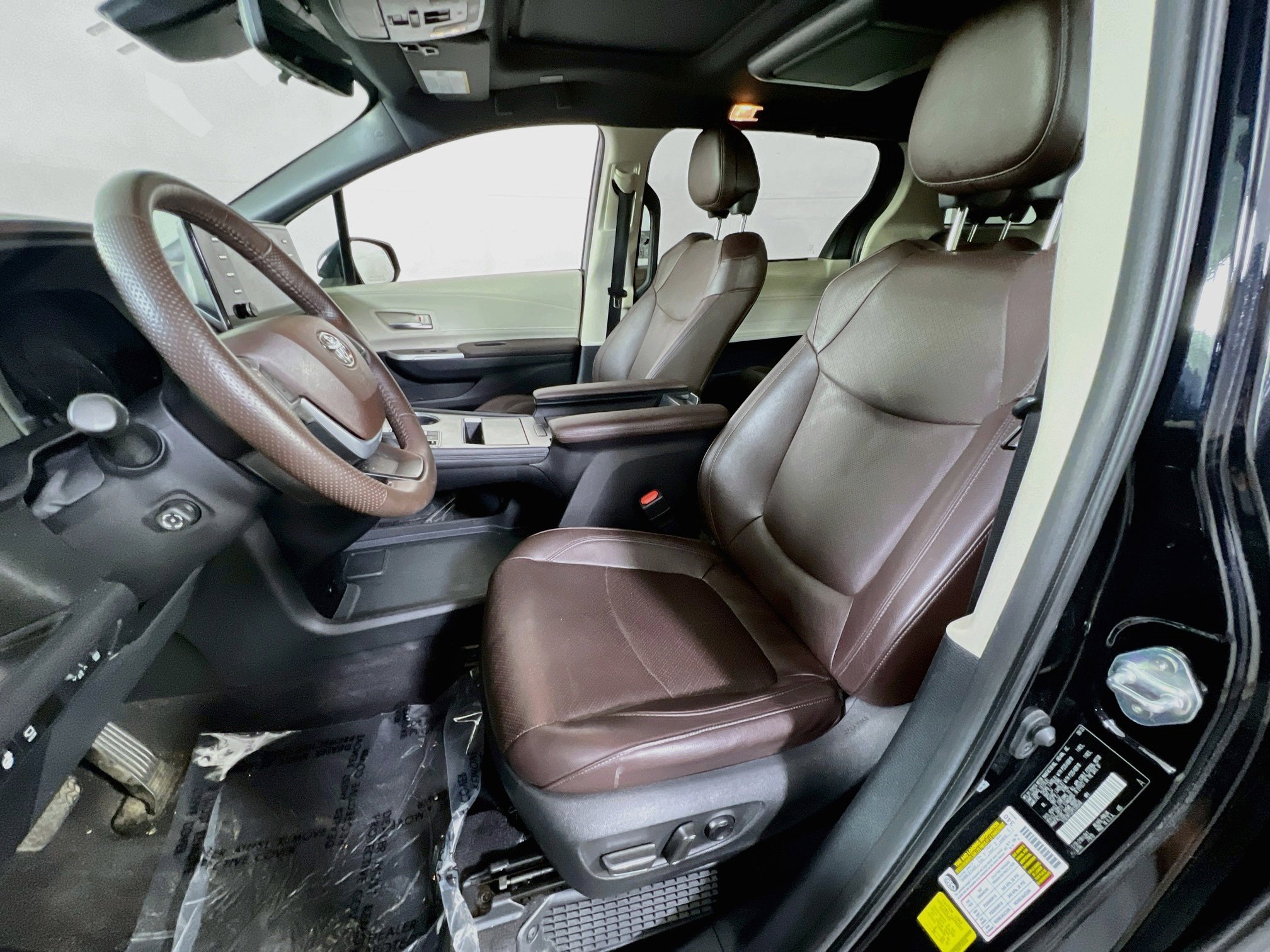 Used 2023 Toyota Sienna Platinum AWD/4WD image 21