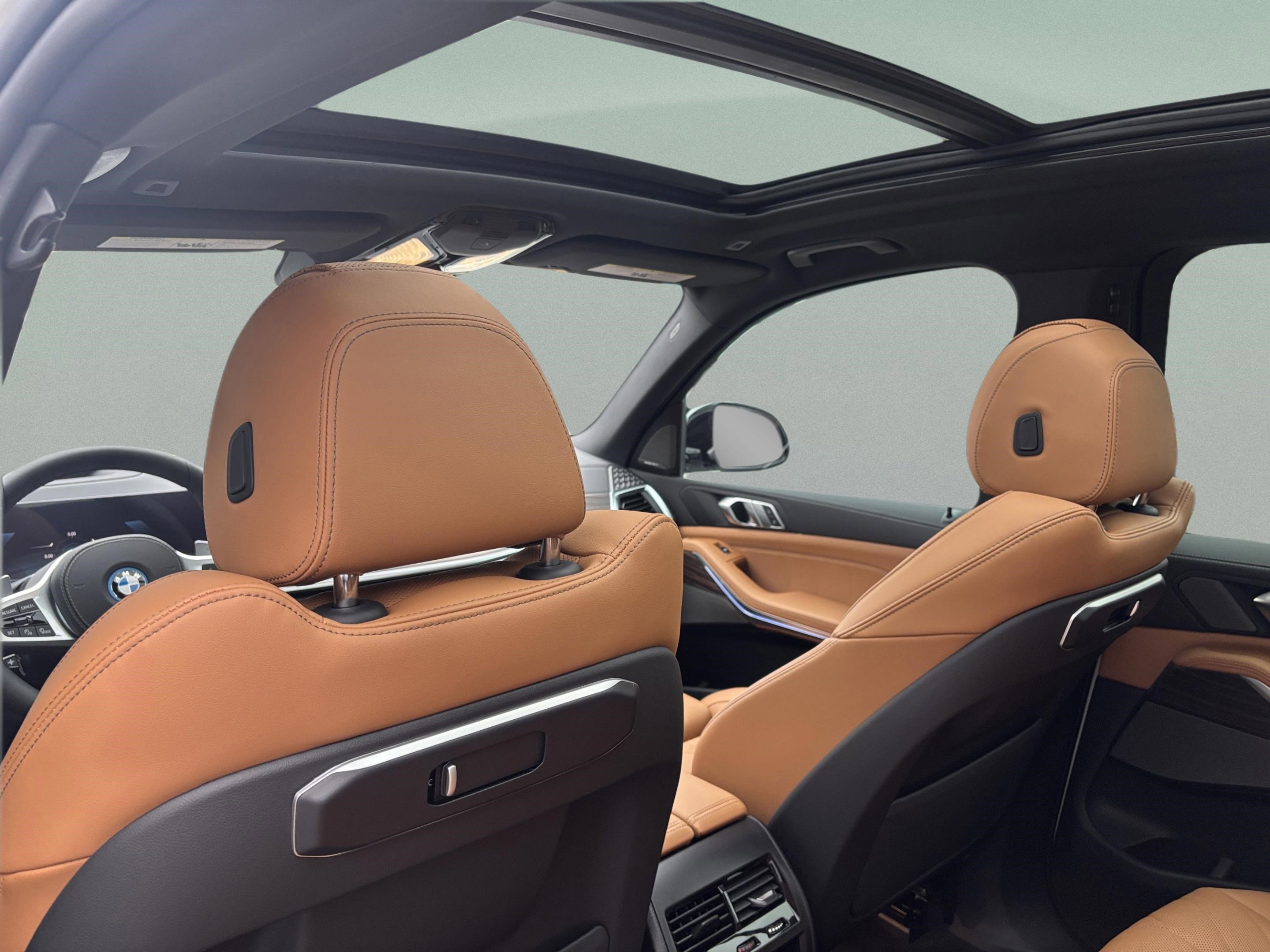 Used 2026 BMW X5 xDrive50e w/ M Sport Package image 31