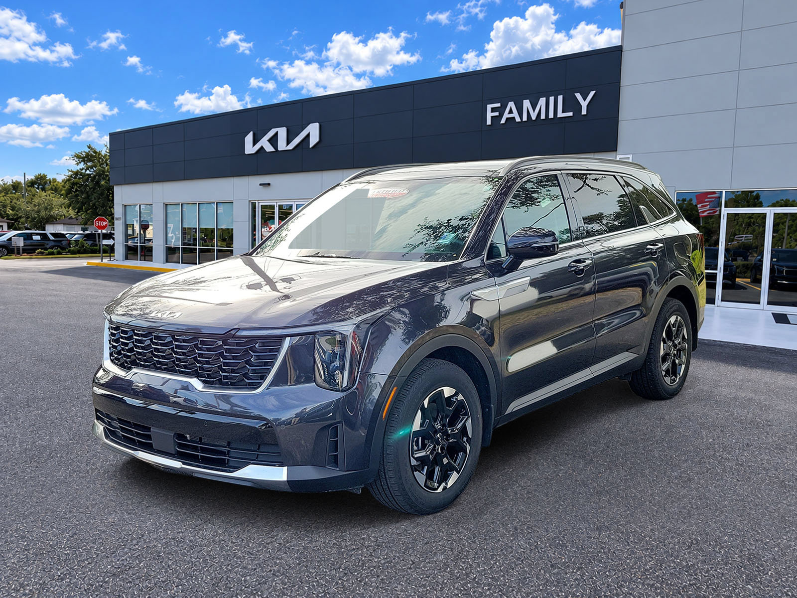 Certified 2025 Kia Sorento S w/ Panoramic Sunroof Package FWD image 3
