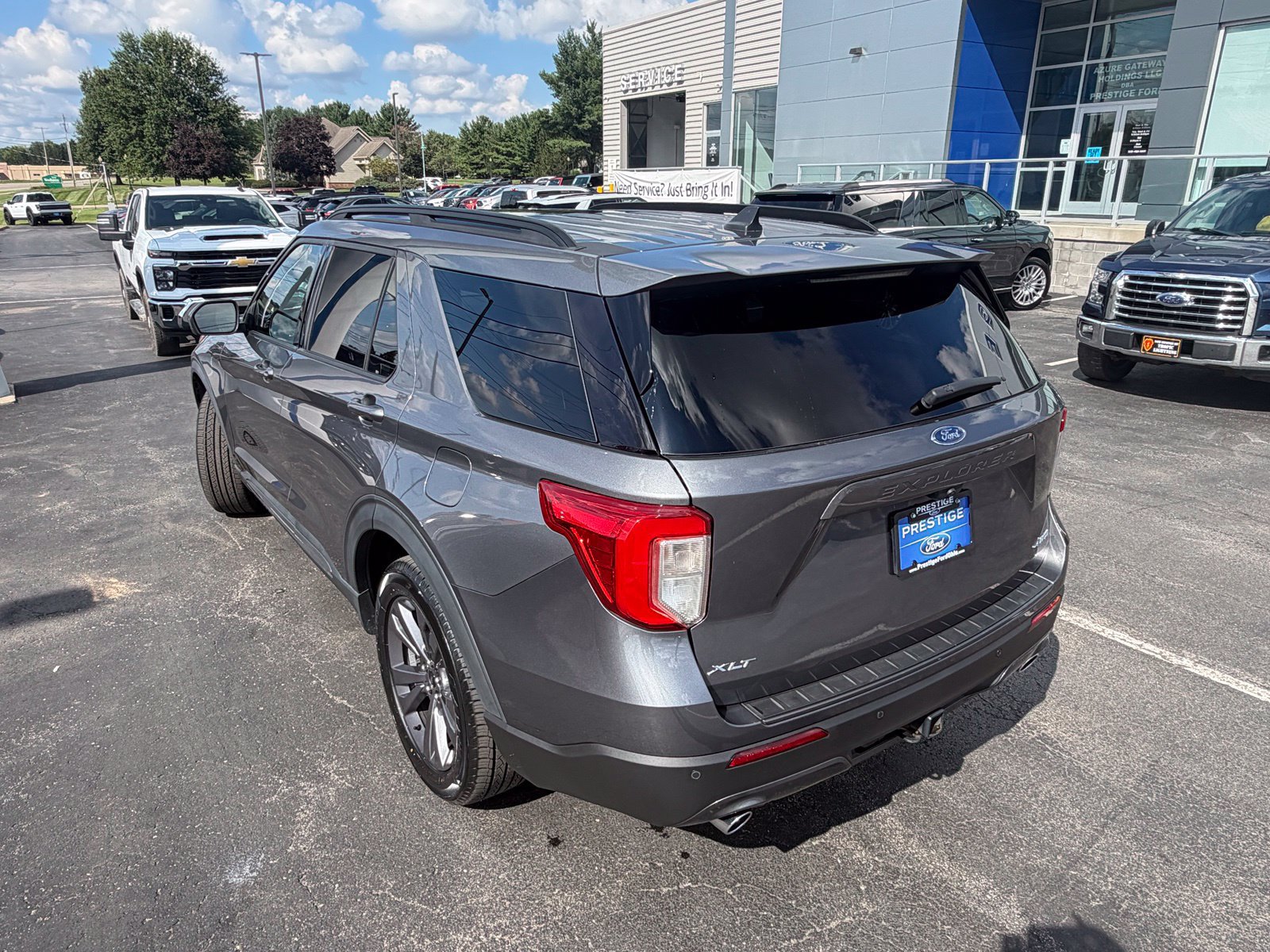 Used 2022 Ford Explorer XLT w/ Equipment Group 202A AWD/4WD image 8