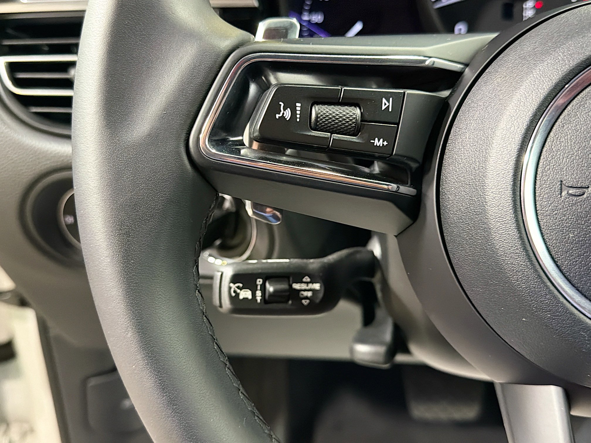 Certified 2026 Porsche Macan AWD/4WD image 37