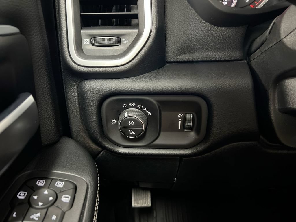 New 2026 RAM 2500 Big Horn AWD/4WD image 18