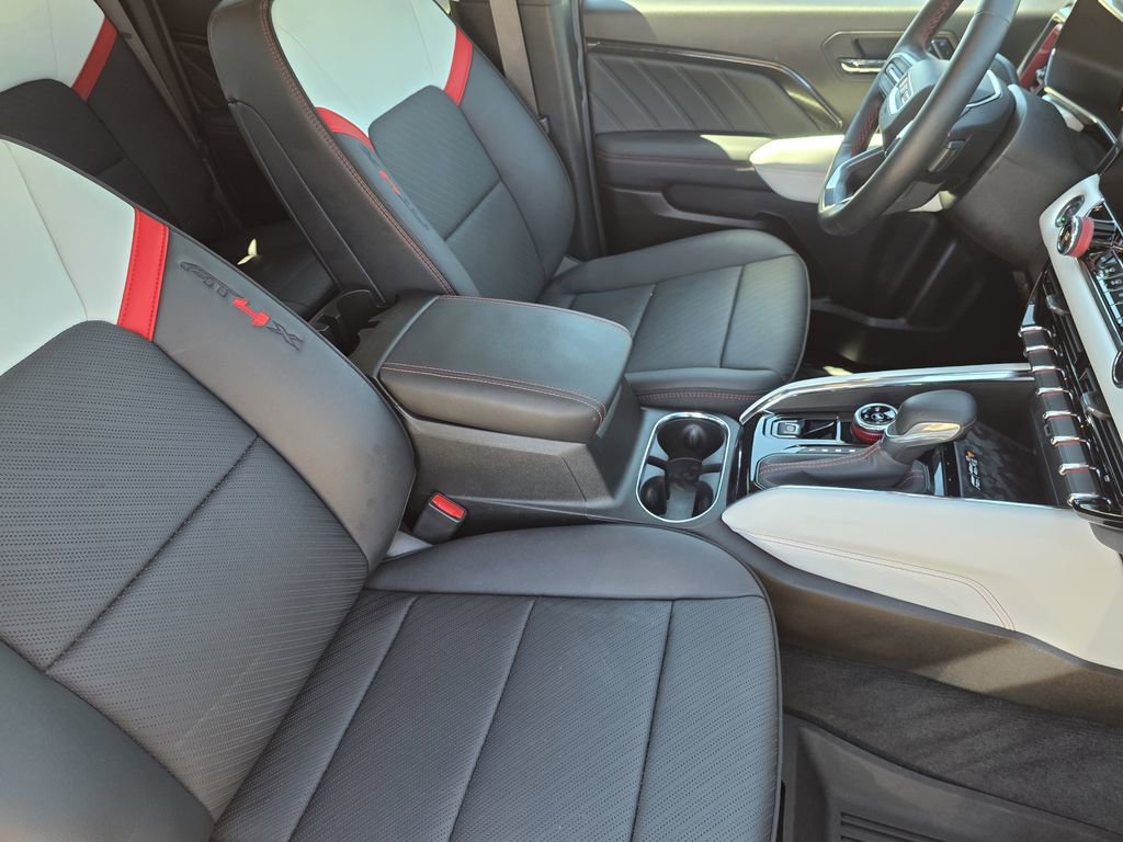 Used 2024 GMC Canyon AT4X image 11