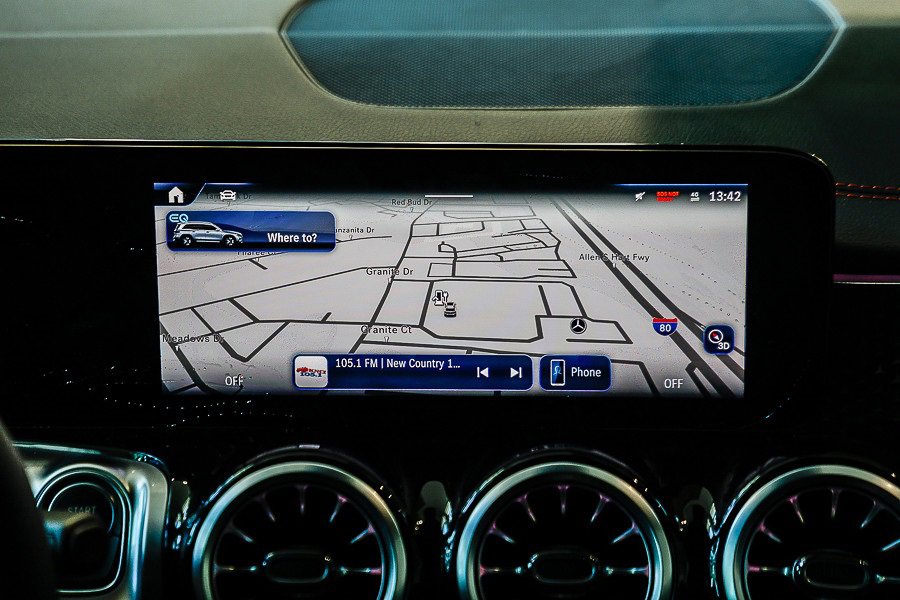 Used 2024 Mercedes-Benz EQB 300 4MATIC image 12