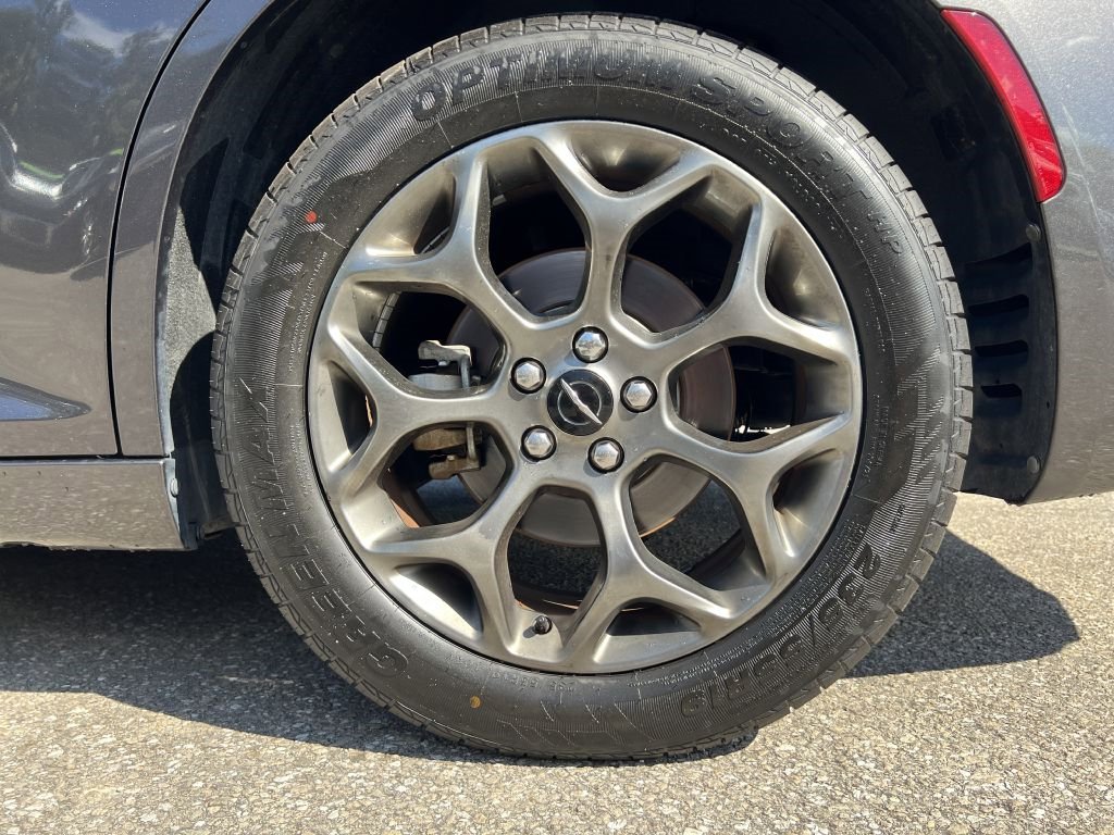 Used 2016 Chrysler 300 S AWD/4WD image 18