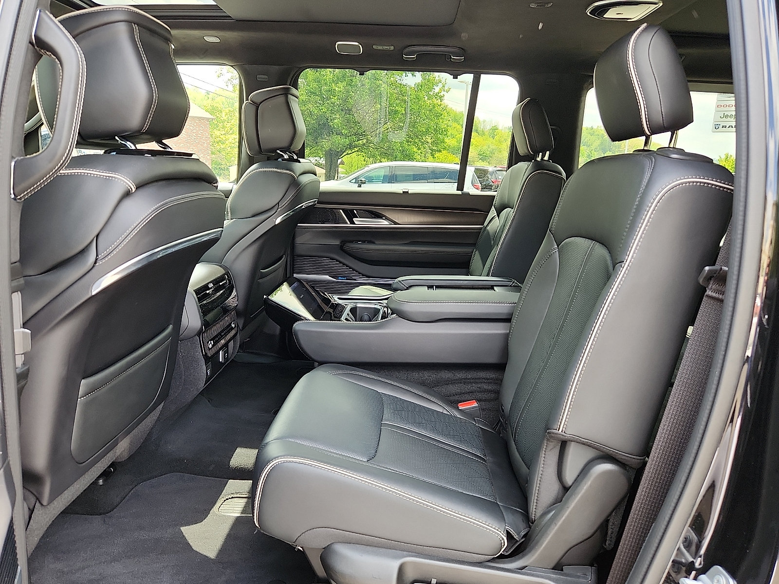 Certified 2024 Jeep Grand Wagoneer Series II w/ Quick Order Packagew 28T AWD/4WD image 10