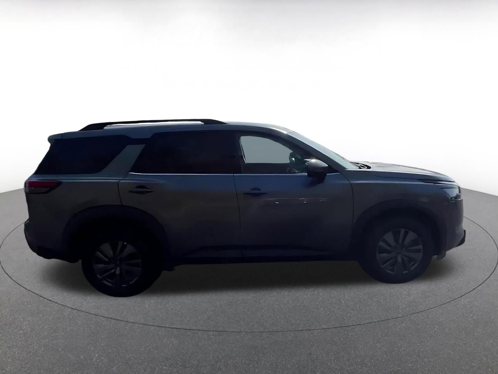 Used 2025 Nissan Pathfinder SV AWD/4WD image 16