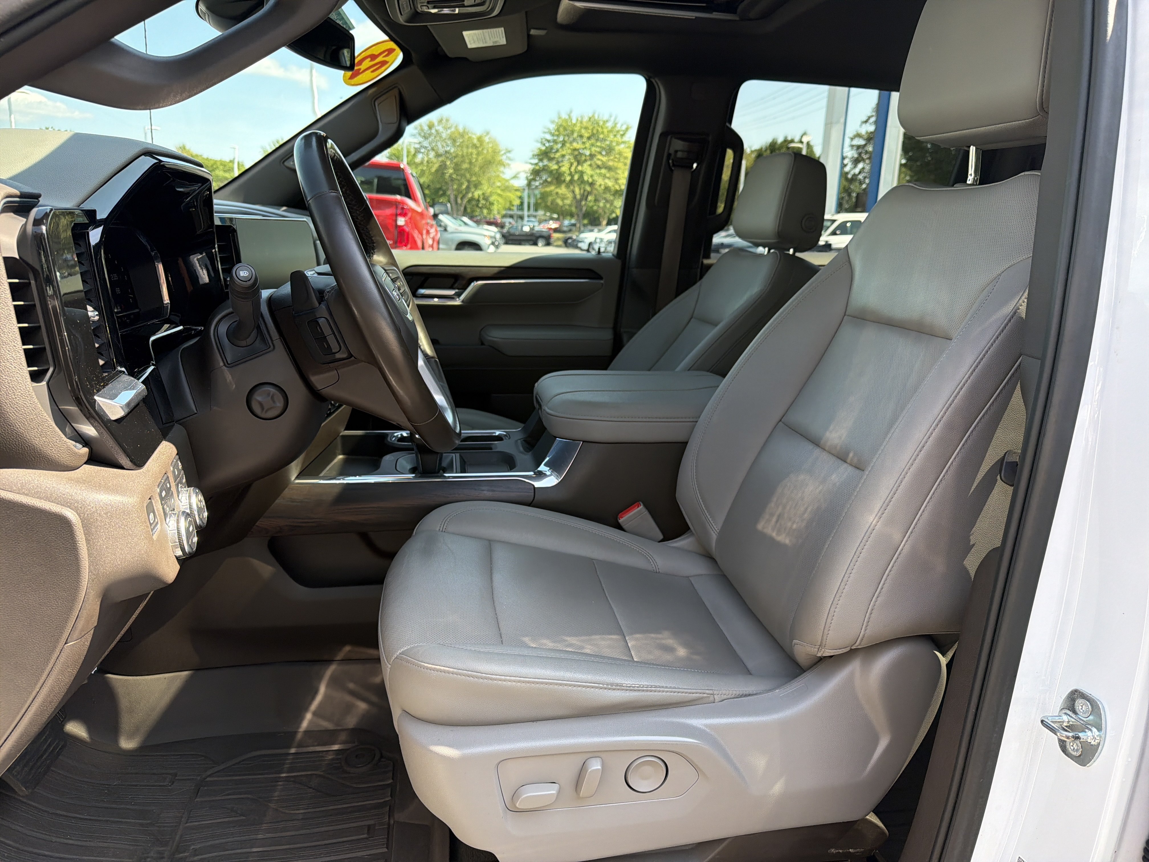 Used 2023 GMC Sierra 1500 SLT w/ SLT Premium Plus Package AWD/4WD image 16