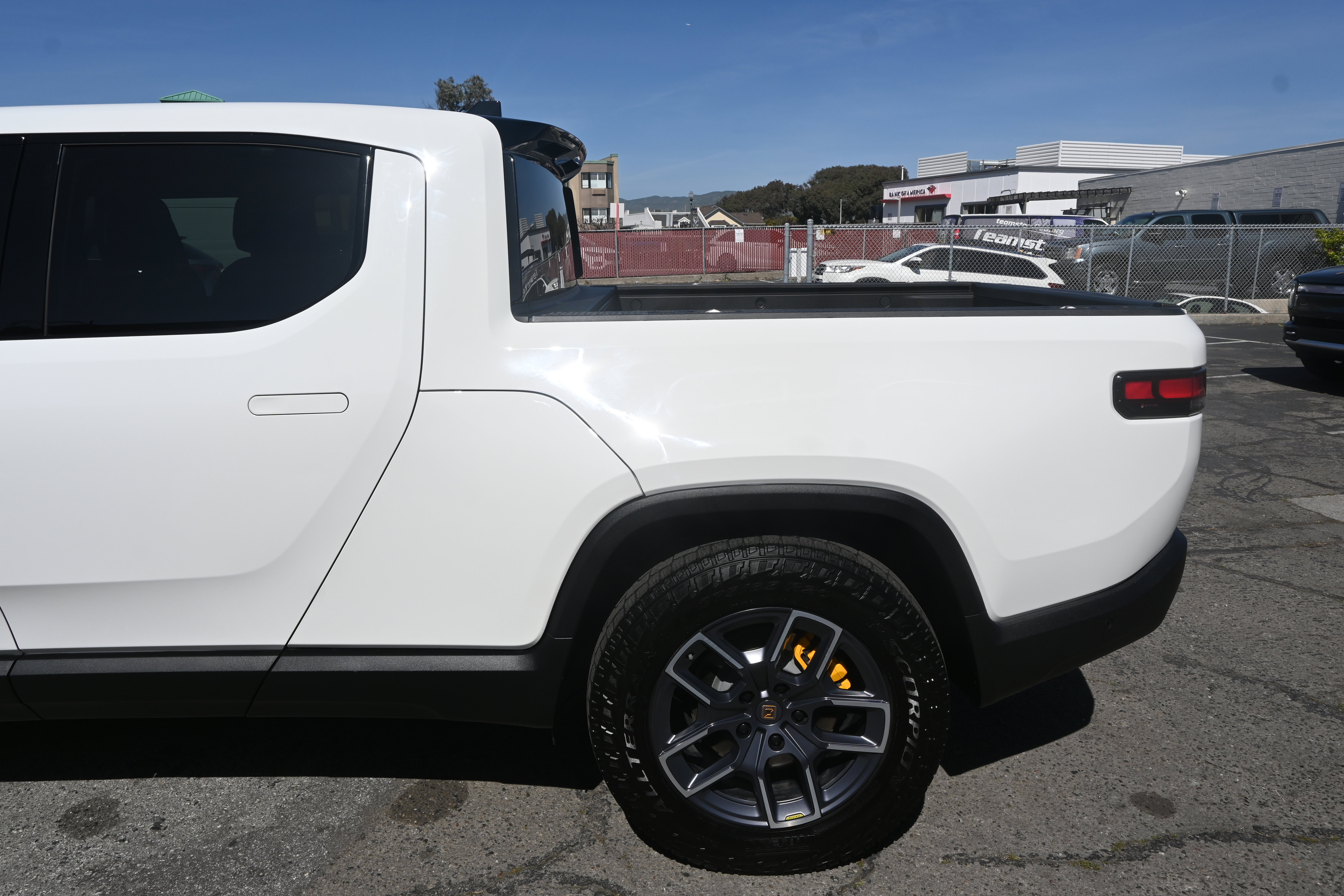 Used 2023 Rivian R1T Adventure image 9