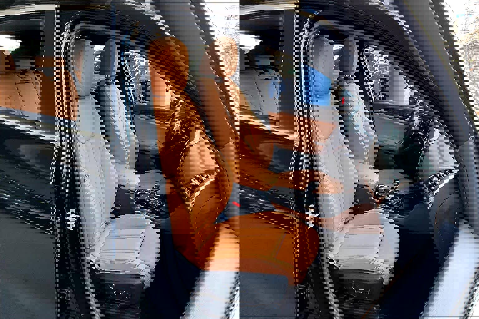 Certified 2025 BMW X4 xDrive30i image 8