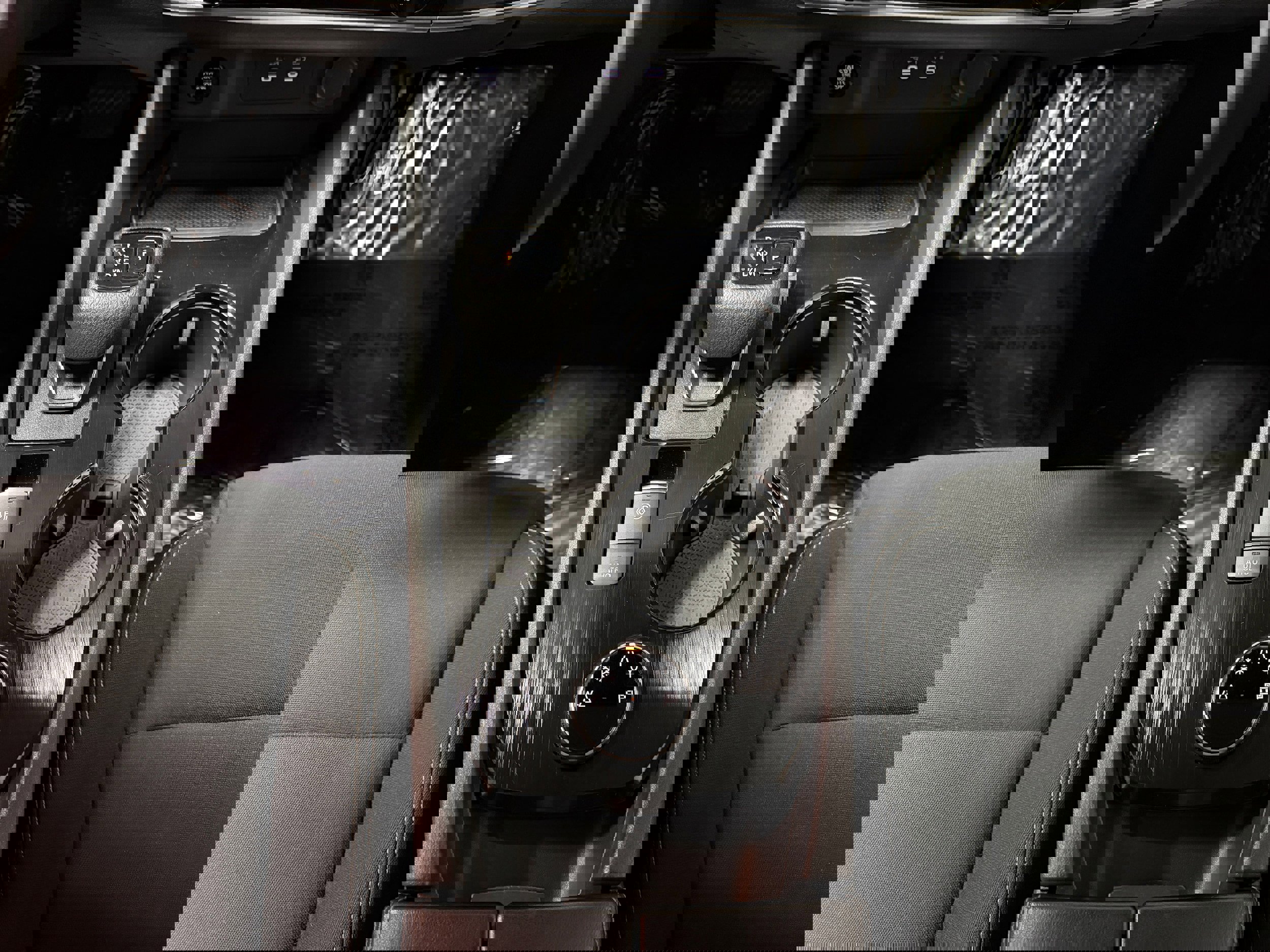 Used 2024 Nissan Rogue S image 22