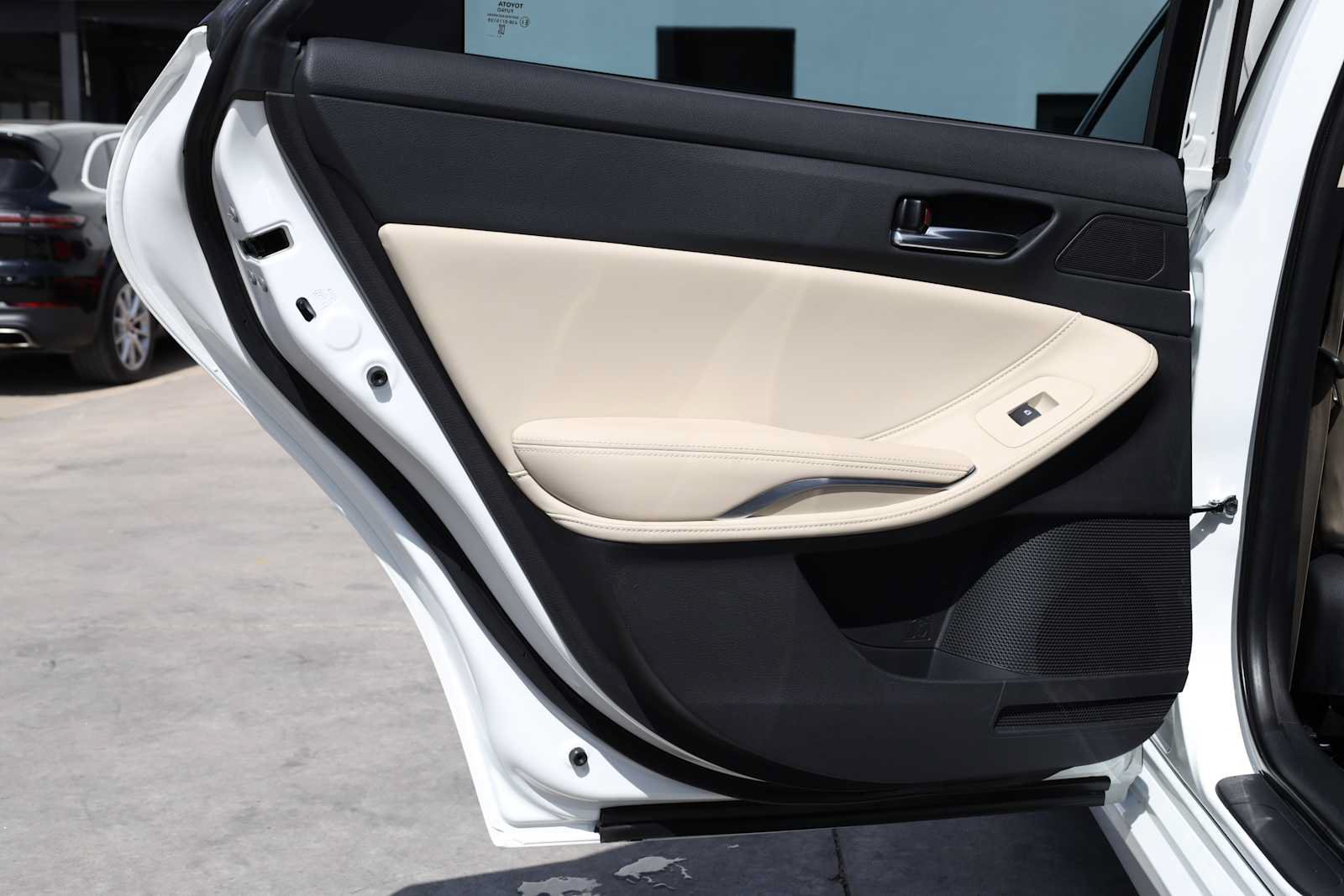 Used 2021 Toyota Avalon XLE FWD image 45