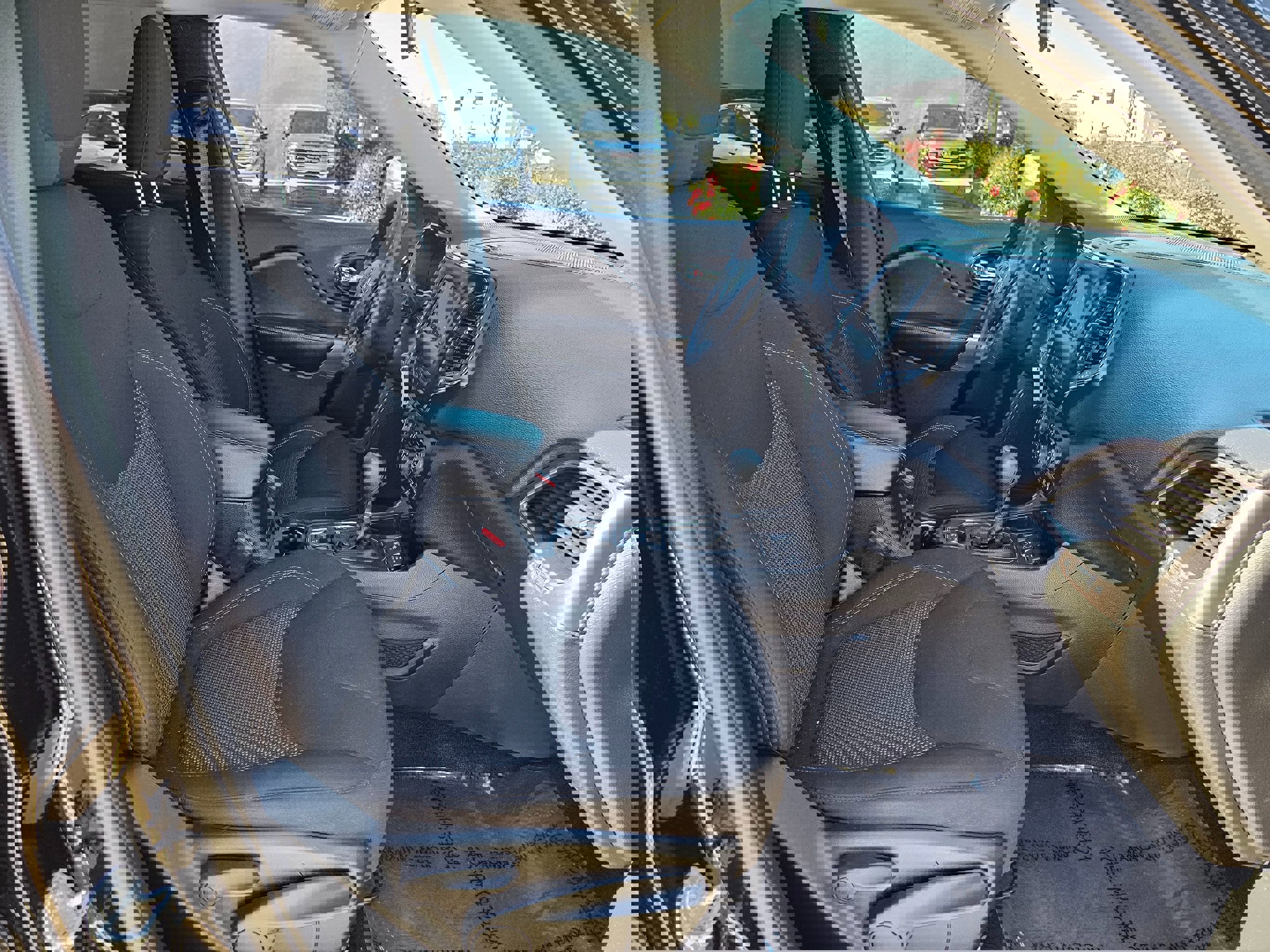 Used 2019 Jeep Cherokee Latitude w/ Popular Appearance Group image 29