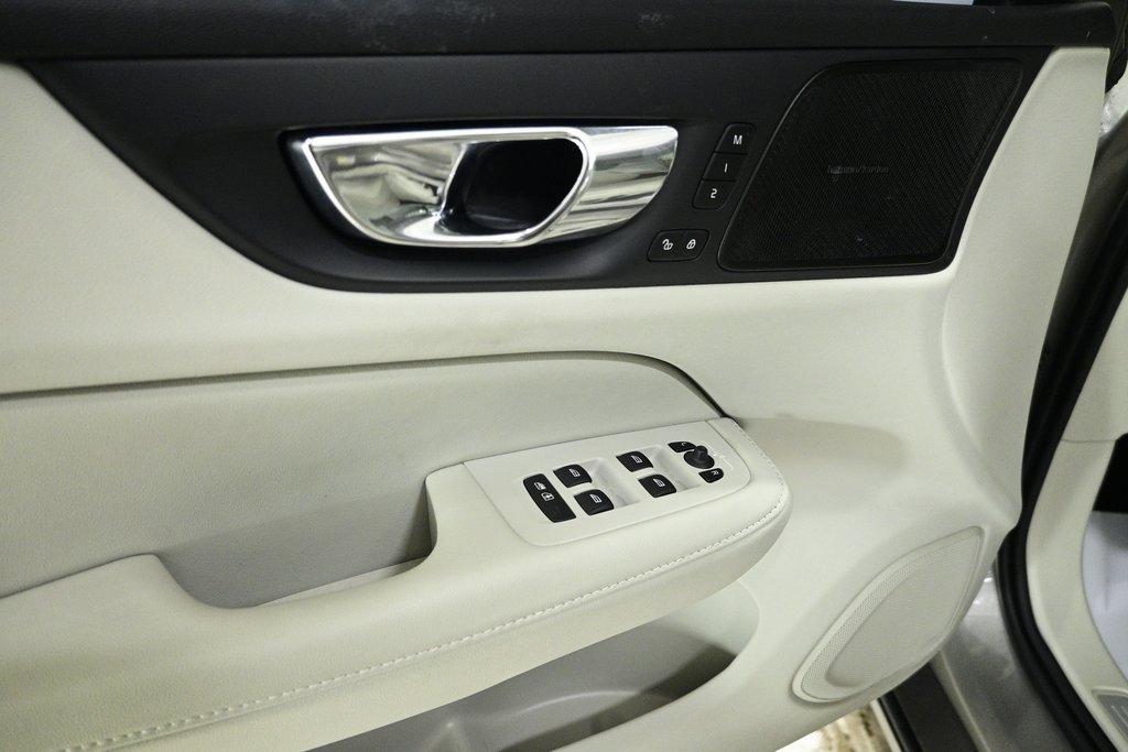 Used 2019 Volvo V60 T6 Inscription image 19