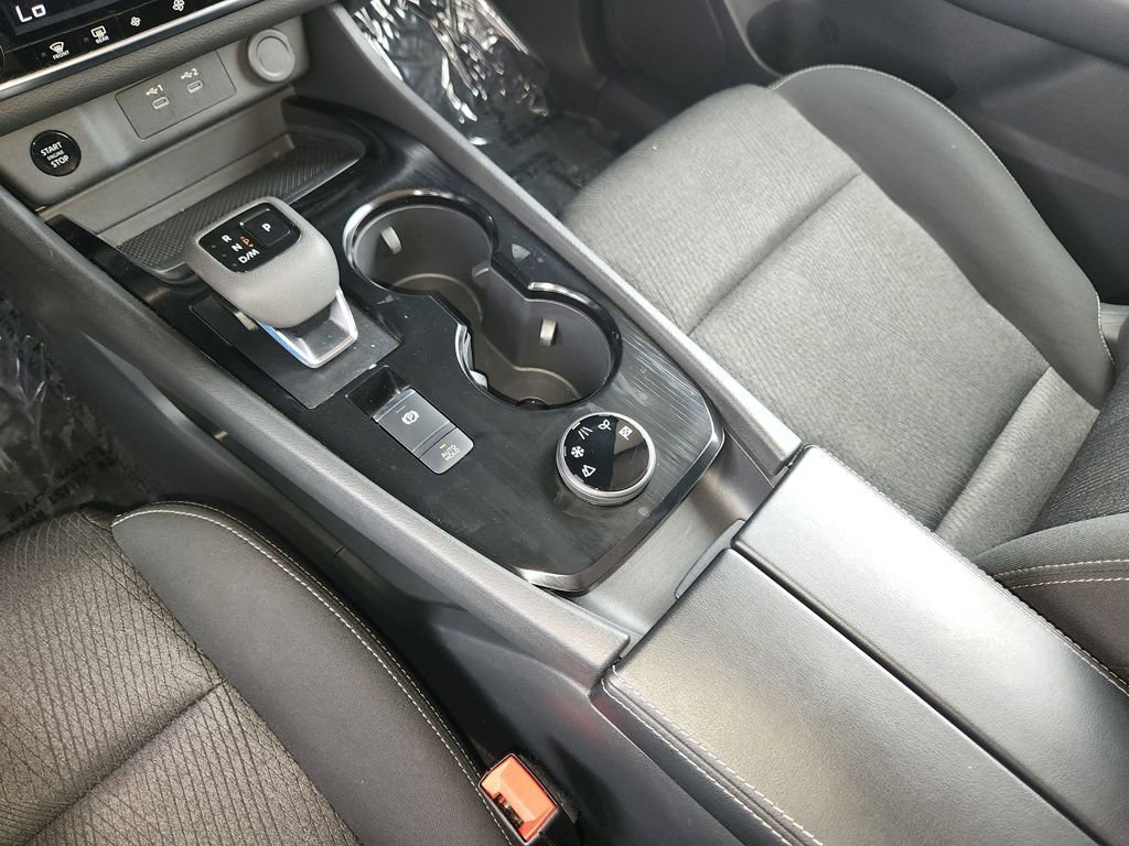 Used 2025 Nissan Rogue SV image 21