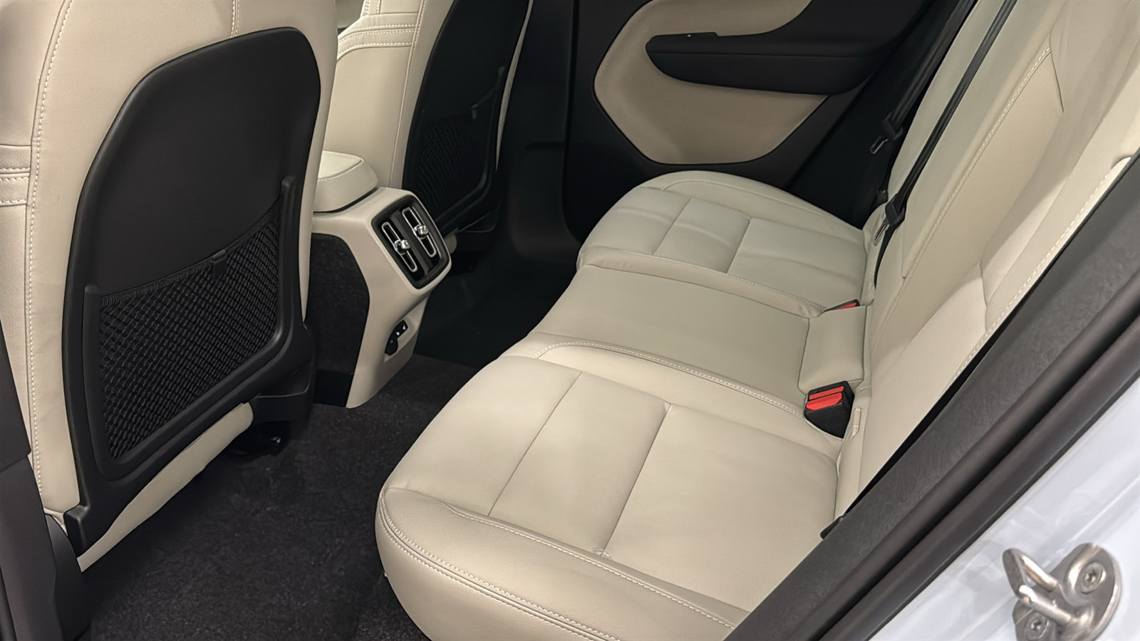 New 2026 Volvo XC40 B5 Ultra w/ Climate Package AWD/4WD image 27