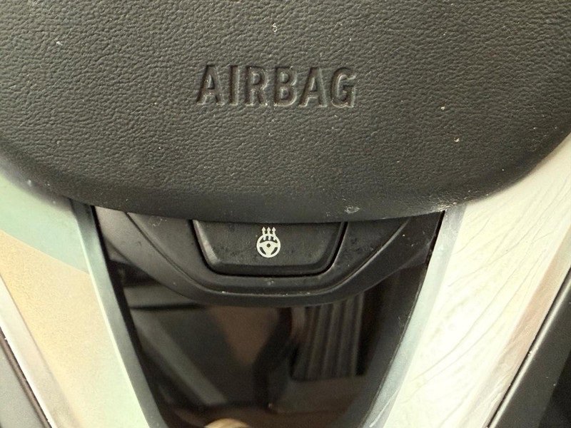 Used 2024 BMW 330i xDrive Sedan w/ Premium Package image 17