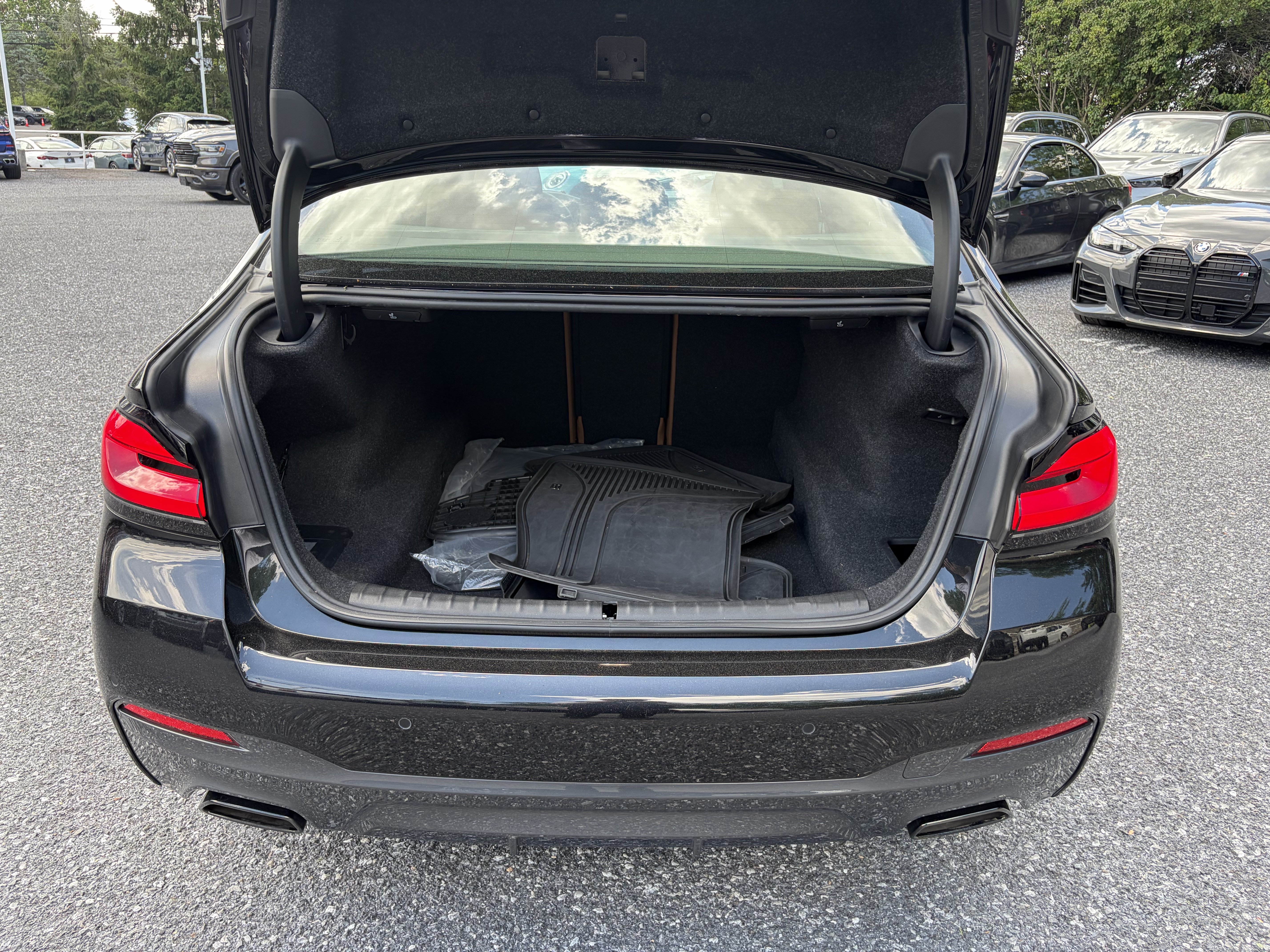 Certified 2023 BMW 530i xDrive w/ M Sport Package AWD/4WD image 8